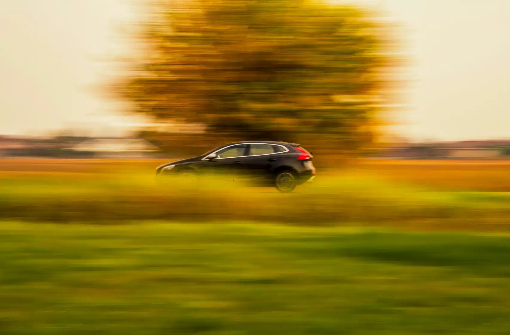 snel rijdende auto